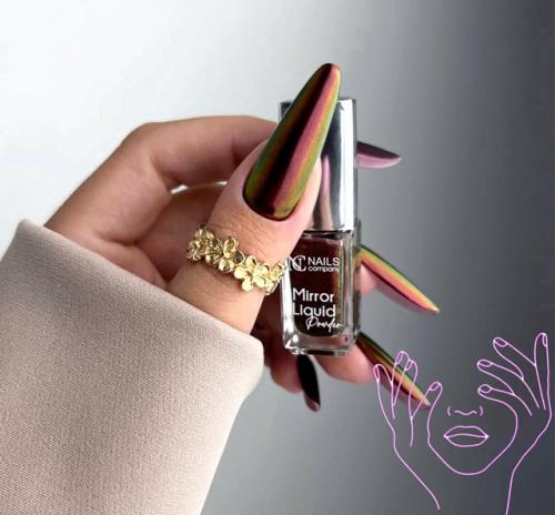 Когда маникюр выглядит, как будто на ногтях отражается космос. 03