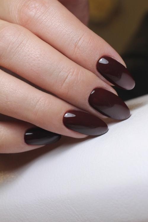 Глубокий насыщенный и невероятно привлекательный цвет марсала представляет собой бордово - красный винный оттенок в сочетании с лёгким коричневым. 01