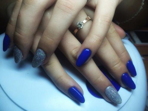 Критику) роблю в гуртожитку дівчатам, без манікюру, тільки покриття і дизайн. 02