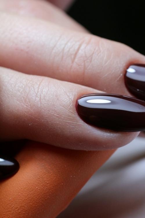 Глубокий насыщенный и невероятно привлекательный цвет марсала представляет собой бордово - красный винный оттенок в сочетании с лёгким коричневым. 02