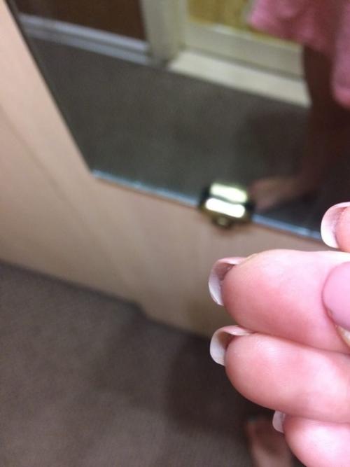 Есть вегетарианцы - люди, которые приходя в кафе, заказывают себе салат и не едят мясо. 01