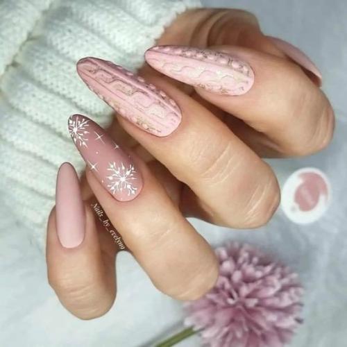 Идеи зимнего маникюра на длинные ногти. 04