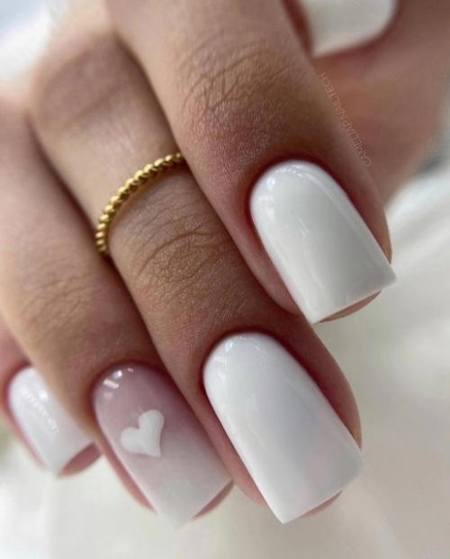 Микс матового и блестящего покрытия в маникюре необычный эффект создает. 01