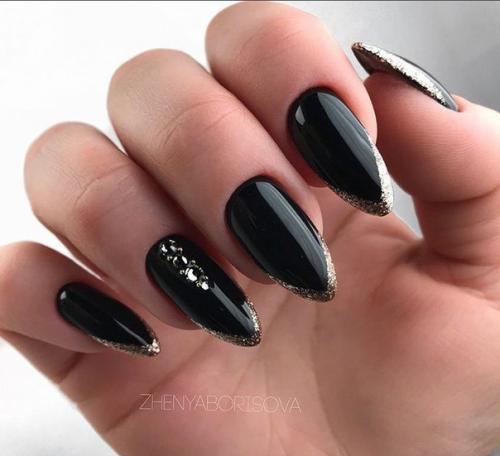 Для смелых женщин мы предлагаем варианты цветного, праздничного френча. 02