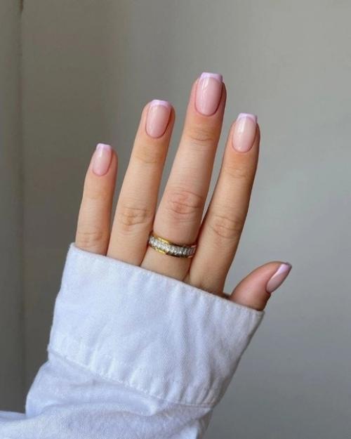 Поможем тебе с идеями для следующего маникюра. 02