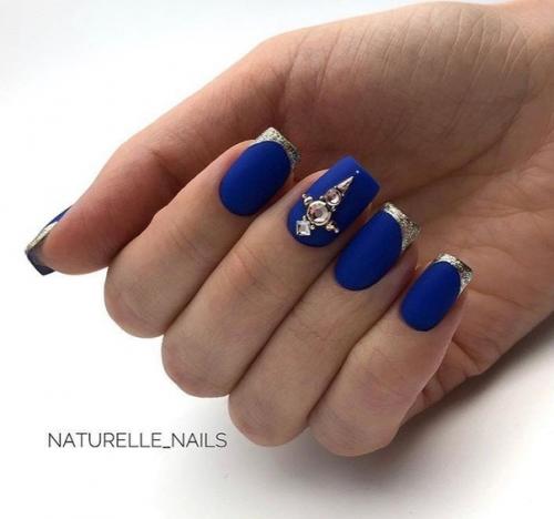 Для смелых женщин мы предлагаем варианты цветного, праздничного френча. 03