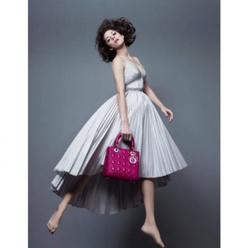 Французская актриса, обладательница оскара, Марион котияр - лицо коллекции сумок Lady Dior 2014 (платья от Raf Simons. 07