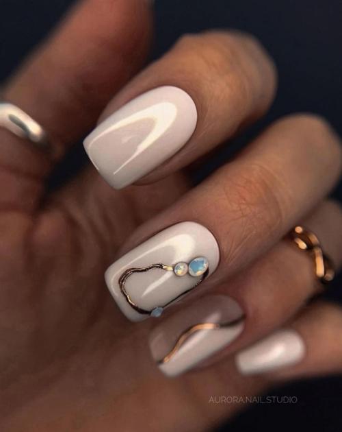 Микс матового и блестящего покрытия в маникюре необычный эффект создает. 05