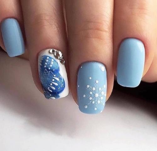 Трендовый новогодний маникюр немыслим без блесток и разного рода сверкающего декора, что делает новогодние ноготки невероятно сияющими и нарядными. 02