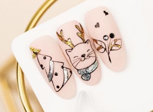 Трендовый новогодний маникюр немыслим без блесток и разного рода сверкающего декора, что делает новогодние ноготки невероятно сияющими и нарядными. 05