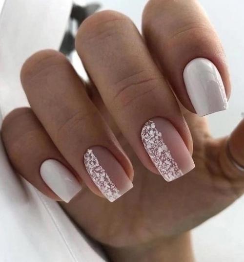 Микс матового и блестящего покрытия в маникюре необычный эффект создает. 06