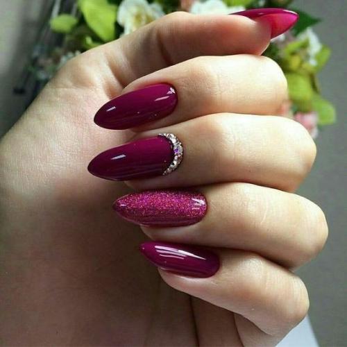 Невероятные новинки модного маникюра бордового цвета. 08