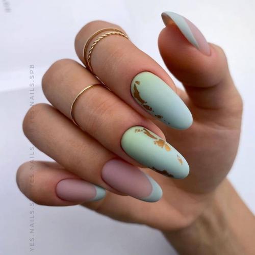 Для смелых женщин мы предлагаем варианты цветного, праздничного френча. 04