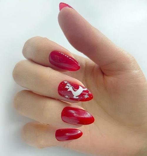 А какая идея маникюра с оленем вам понравилась больше всего? 07