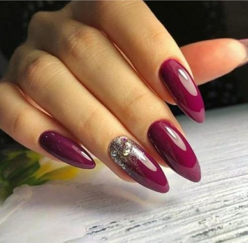 Невероятные новинки модного маникюра бордового цвета. 07
