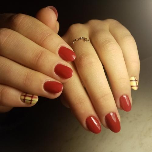 Дайте пожалуйста критику (на втором фото исправляла вверх растущие ногти). 01