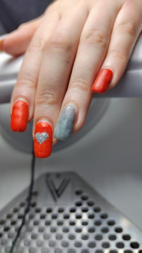 Пока еду домой после Адского, пилежного понедельника, покажу что мы сделали девочке с красивыми пальчиками и как исправили некий ужас ее маникюра. 01