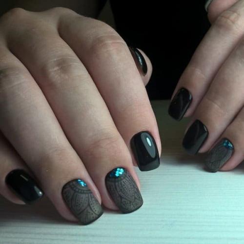 Маникюр на короткие ногти в тёмном цвете. 03