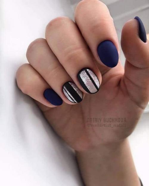 Маникюр на короткие ногти в тёмном цвете. 01