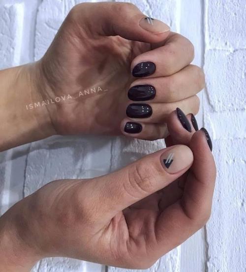 Маникюр на короткие ногти в тёмном цвете. 07