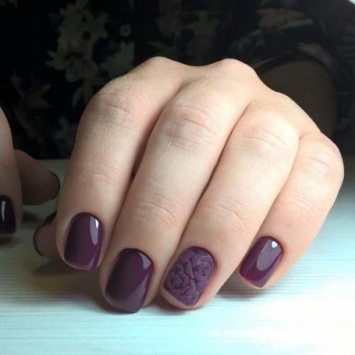Маникюр на короткие ногти в тёмном цвете. 04