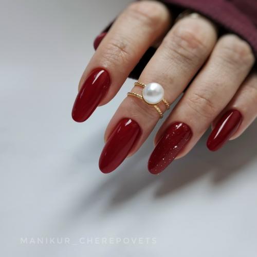 Что может быть более женственным чем маникюр в красных оттенках. 01