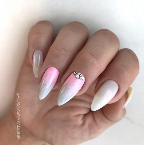 Втирка шикарно смотрится в сочетании с любым цветом, но особенно выигрышно - с нежно-розовыми оттенками. 07