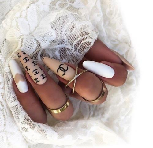 Маникюр с логотипами. 06