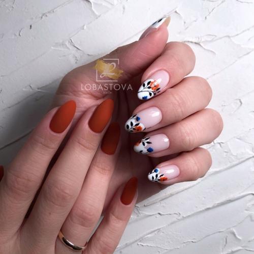 Я не Смогла Определиться, Поэтому на Левой Руке у Меня Оранжевые Цветочки, а на Правой - Черный Цвет и Черепа. 05