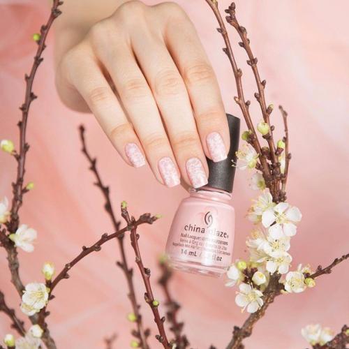 Модный маникюр: 8 нежных вариантов на весну. 01