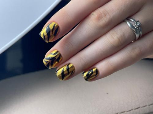 Скидка 30% на маникюр всё Включено 1000 вместо 1500. 02