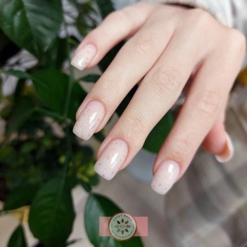 Маникюр с поталью - популярная техника в этом году. 01