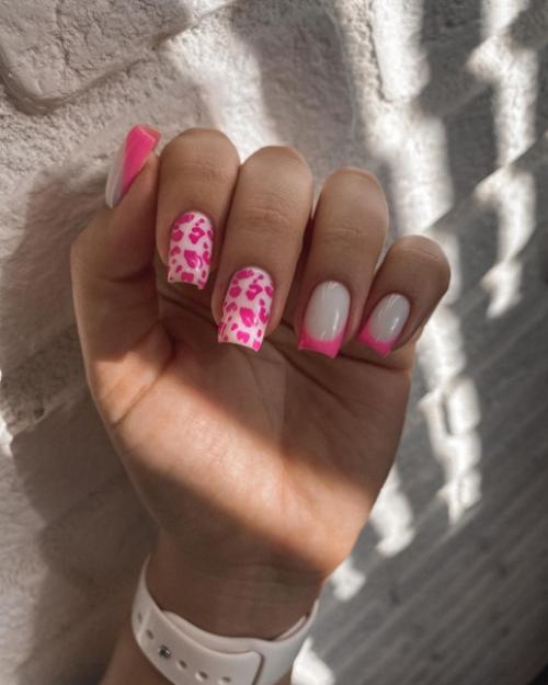 Розовый цвет по-прежнему остается одним из самых популярных цветов в маникюре. 04