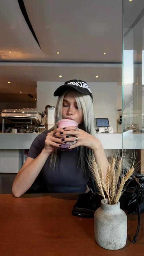 Маникюр богачки или …? 

