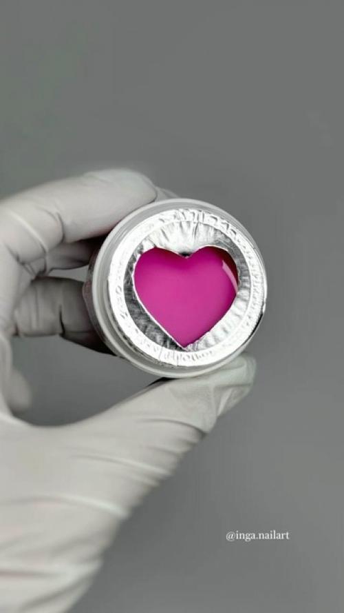 Фуксия и розовый неон - яркие и насыщенные оттенки, которые привлекают внимание. 01