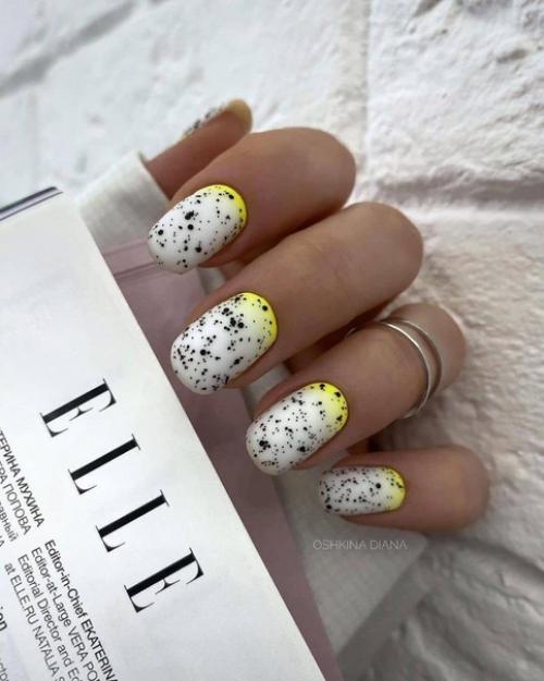 Глубина и сочность оттенков, которые остаются в тренде этой весной, не войдут ни в одно сравнение с другими видами украшения на ногтях. 03