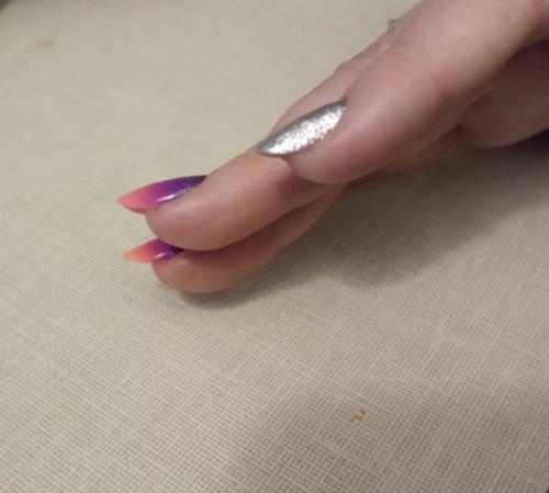 Хотелось бы спросить мнение о этом маникюре. 01