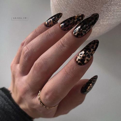 Черный маникюр - это стильный и смелый выбор для любой модной женщины. 02