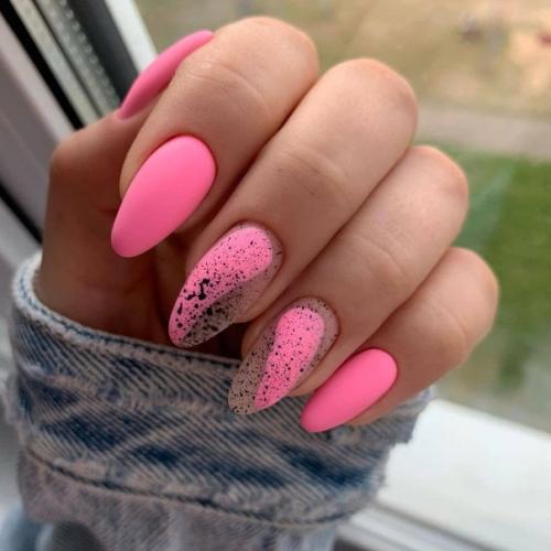 Розовый маникюр с дизайном. 09