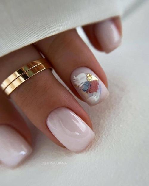 Глубина и сочность оттенков, которые остаются в тренде этой весной, не войдут ни в одно сравнение с другими видами украшения на ногтях. 02