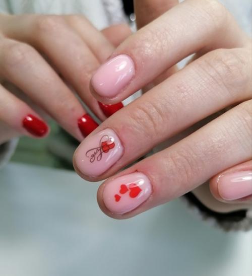 Галя, уже знает аппарат, работала с гель - лаком. 05