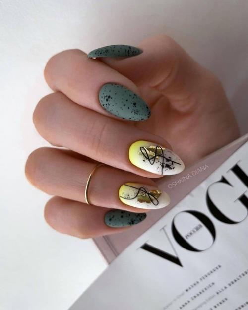 Глубина и сочность оттенков, которые остаются в тренде этой весной, не войдут ни в одно сравнение с другими видами украшения на ногтях. 01