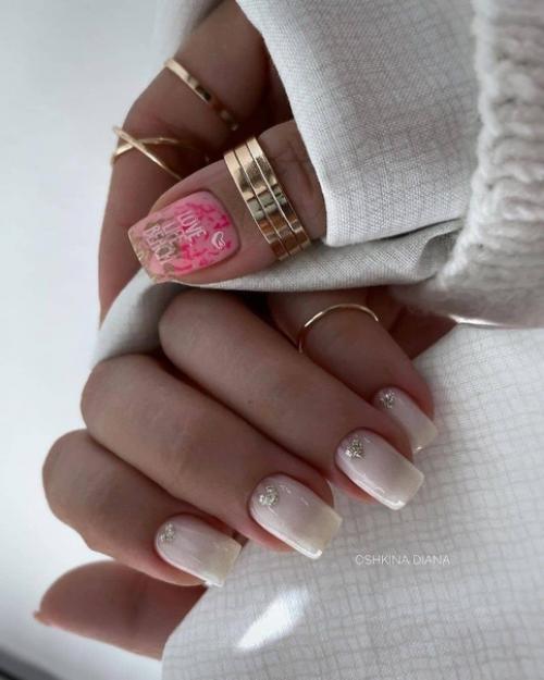 Глубина и сочность оттенков, которые остаются в тренде этой весной, не войдут ни в одно сравнение с другими видами украшения на ногтях. 05