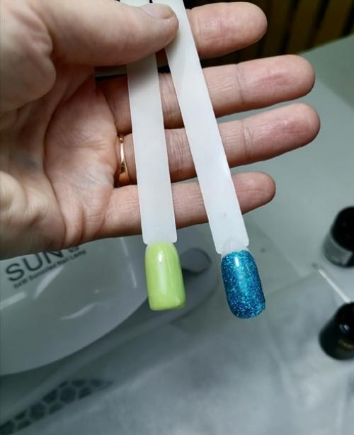 Галя, уже знает аппарат, работала с гель - лаком. 03