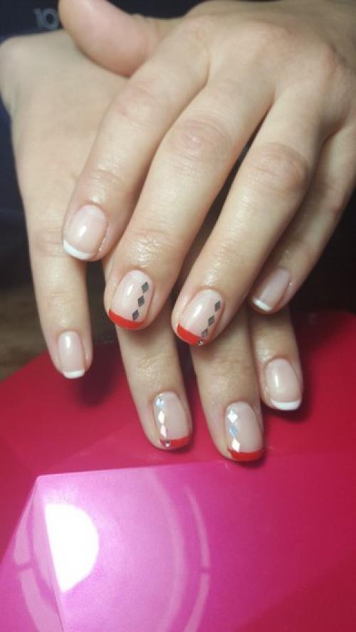 Здравствуйте.  Самоучка.  Пока коплю на курсы. 03