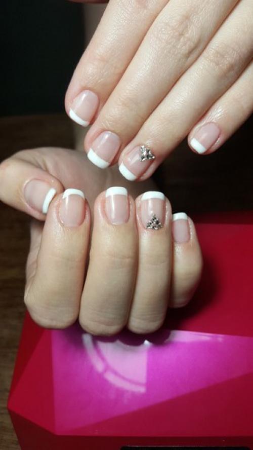 Здравствуйте.  Самоучка.  Пока коплю на курсы. 04