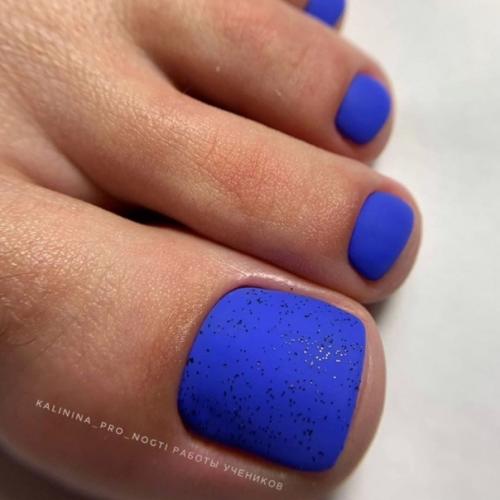 Идеи матового, синего педикюра. 04