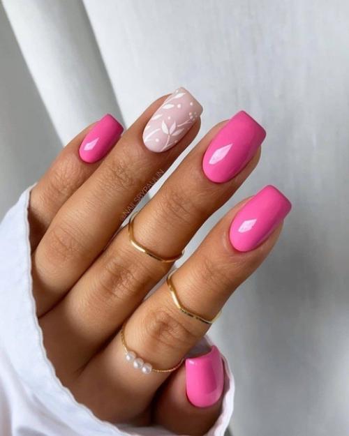 Маникюр с квадратной формой ногтей действительно универсален и с ней сочетается практически каждый дизайн. 01