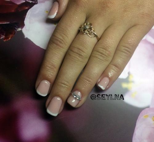 Можно критику?  Курсы окончила неделю назад, делаю аппаратный маникюр, беру 300-400 много или мало за мои работы? 01