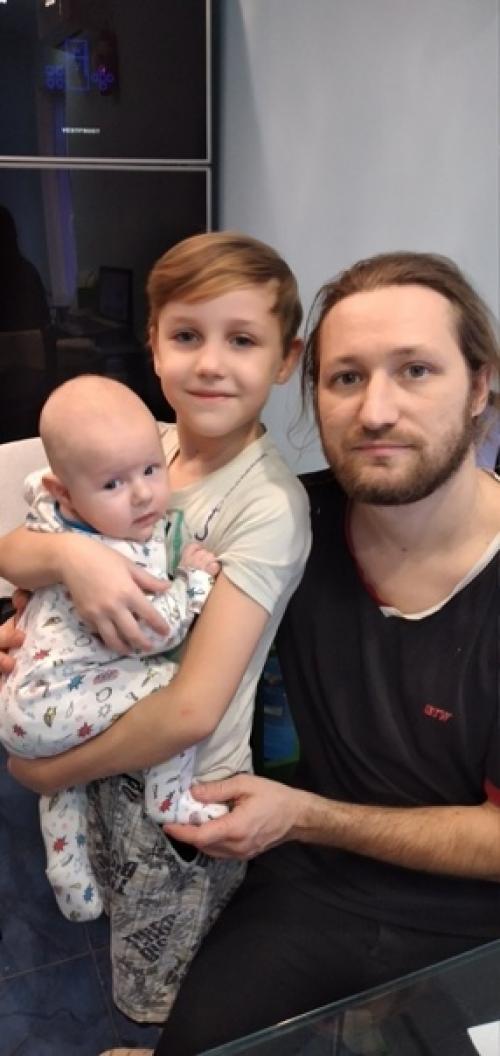 Постоянно встречаю знакомых которые наблюдают за нами, все говорят приятные слова поддержки и одобрения. 04